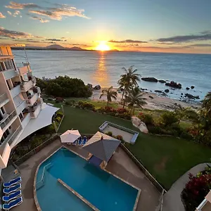 Coral Cove - Absolute Beachfront Aparthotel